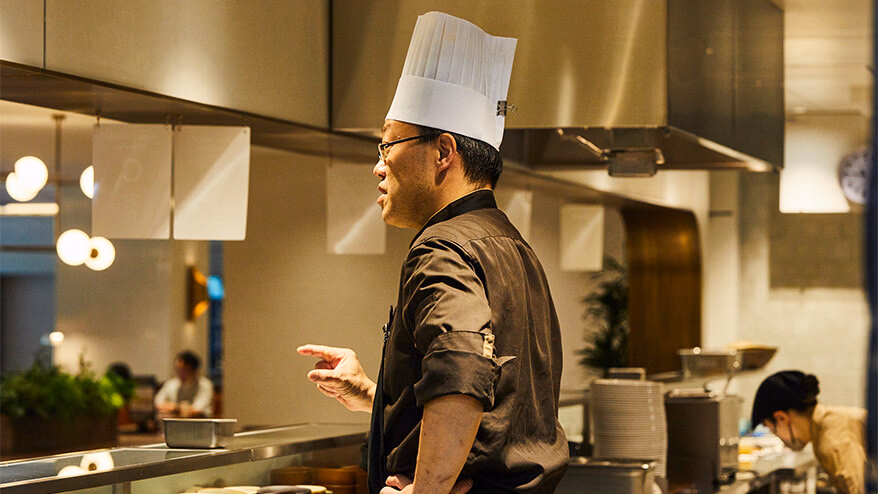 料理は日常。社員食堂で提供するのは平穏無事なごはん。MONOSUS社食研 総料理長・飯野直樹インタビュー（後編）