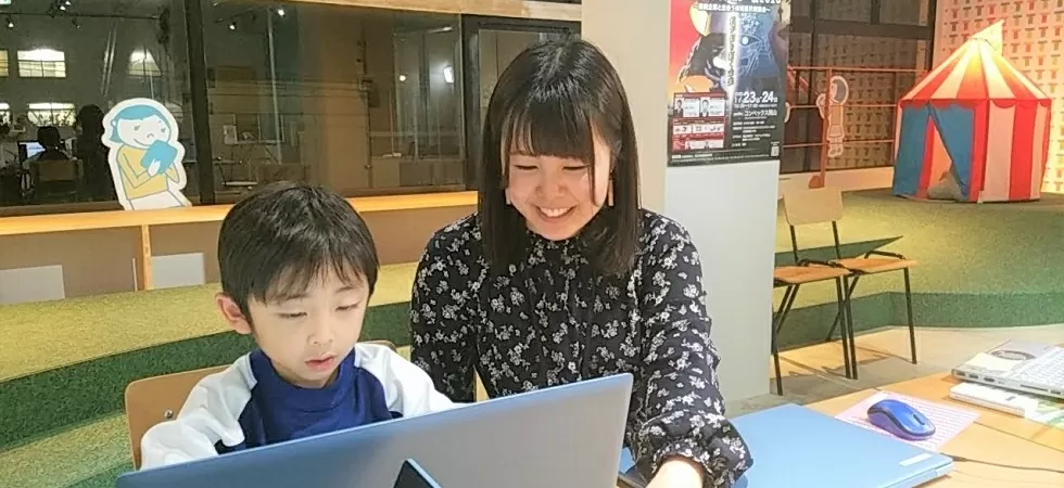信頼できる仲間とともに進む。民間企業の教育事業部で見つけた、私の道。
