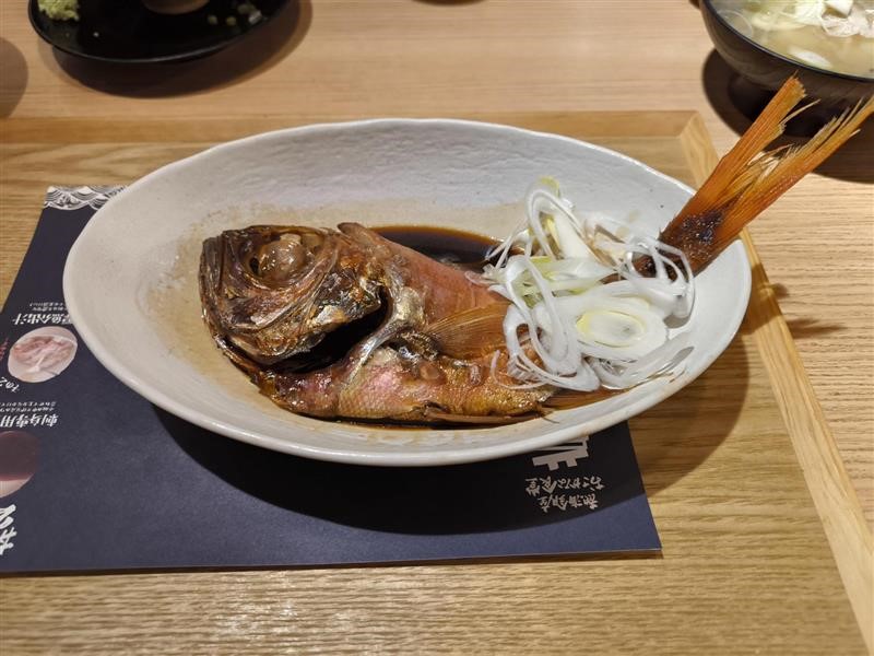 テーブルの上の皿に入った料理

AI によって生成されたコンテンツは間違っている可能性があります。