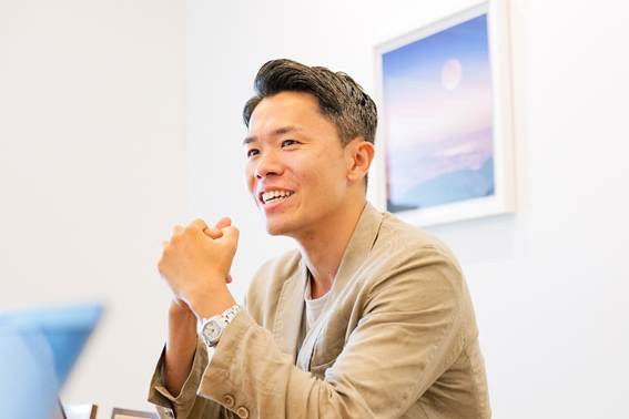 メガネを掛けた男性

AI 生成コンテンツは誤りを含む可能性があります。