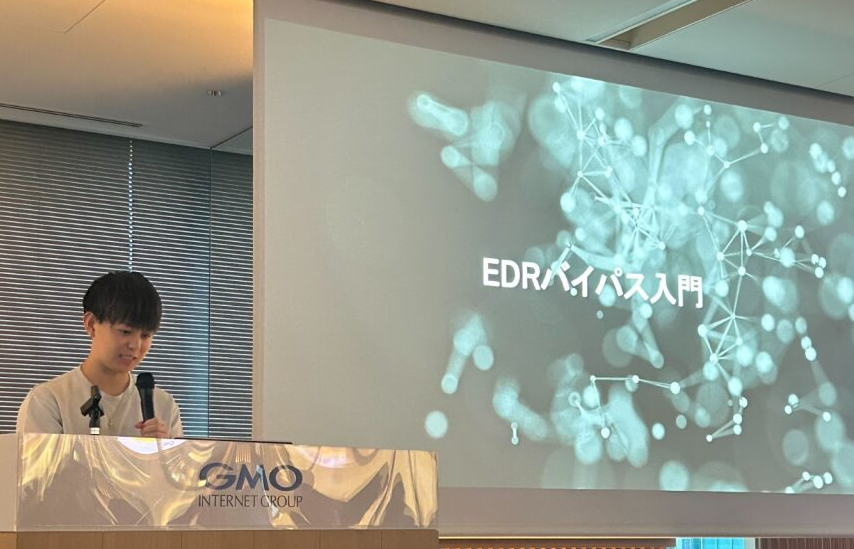 人, 屋内, 男, テーブル が含まれている画像

AI 生成コンテンツは誤りを含む可能性があります。