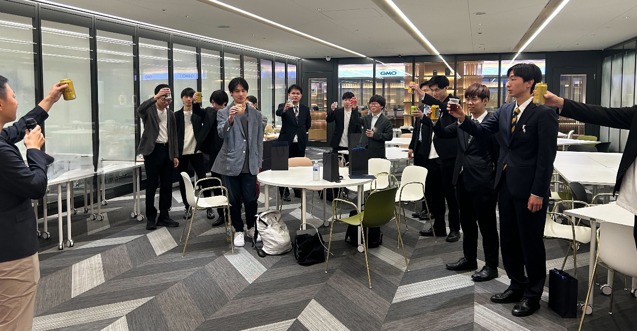 空港にいる人たち

AI 生成コンテンツは誤りを含む可能性があります。