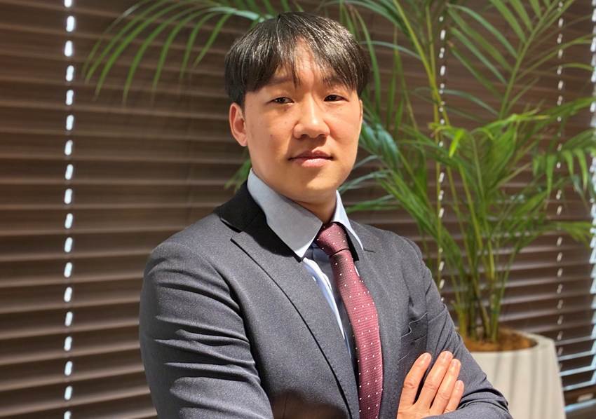 スーツを着た男性

AI 生成コンテンツは誤りを含む可能性があります。