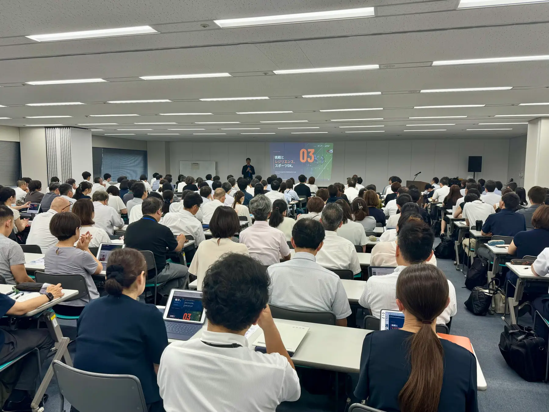代表取締役社長CEO 井上友綱が横浜市立小学校副校長会研修に登壇～「共育・共創×スポーツDX」をテーマに、長津田小学校 佐藤正淳校長と対談を実施～