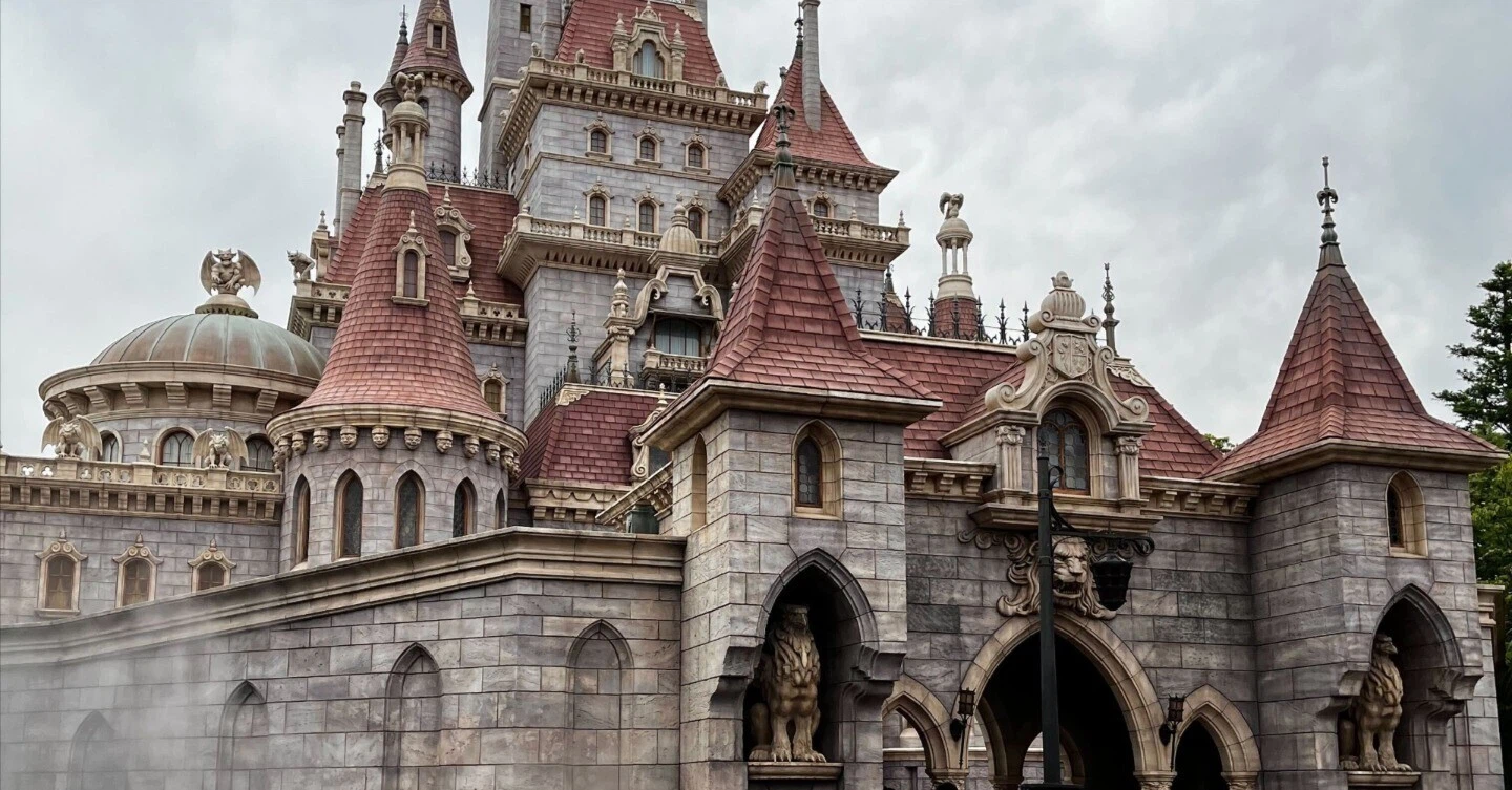 ディズニーアトラクション「美女と野獣」はゲスト自身が3Dカメラになる、これは現実ゲームエンジン。