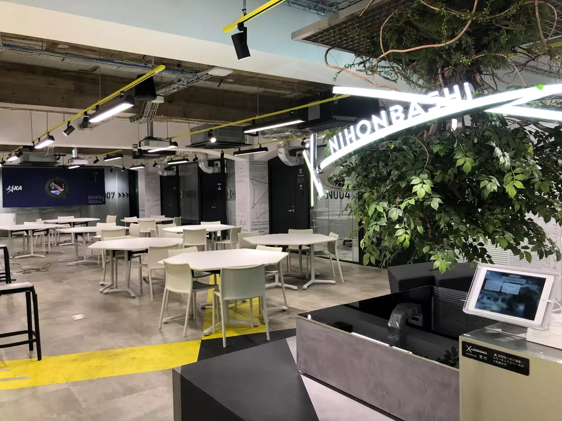 We have a workspace in X-NIHONBASHI, a place where space startups gather near Nihonbashi. It's cool!