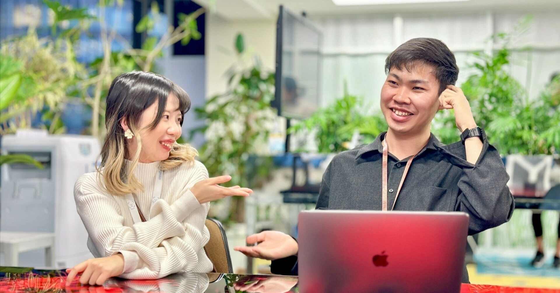生命科学専攻や美大出身のメンバーが、チームラボに新卒入社し、ソリューションカタリストとして活躍するまで